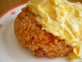 しっかり味のチキンライスで✿オムライス