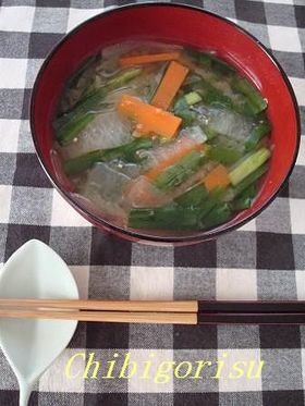 にらとしょうがのあったか味噌汁