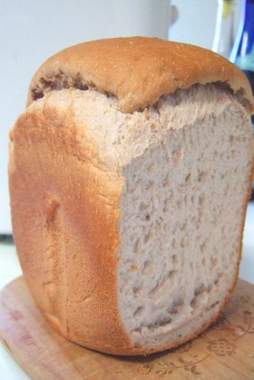黒豆煮汁でほんのり☆あま～いパン☆