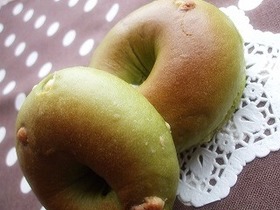 簡単☆抹茶とホワイトチョコベーグル