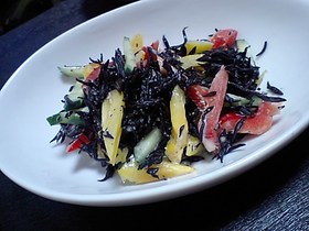 ひじきとパプリカの胡麻サラダ