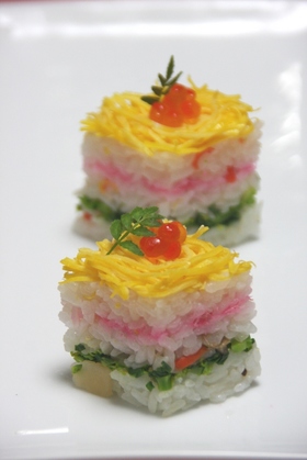 ひな祭り　菱餅型寿司