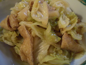 キャベツとおあげのくたくた煮