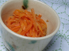 にんじんと梅のしっとり蒸し煮
