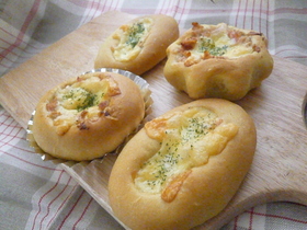 カレー味☆ツナマヨとウインナーパン