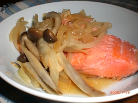 鮭のチャンチャン蒸し(^０^) >゜)))))><