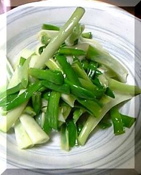 茹でて和えるだけ！庄内アサツキのサラダ