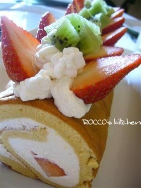 フルーツロールケーキ　デコレーション