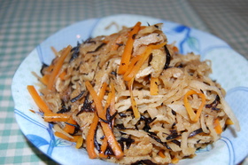 よくばりさんの切り干し大根煮物ひじきもね