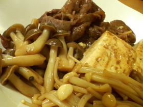キノコたっぷり！すき焼き風煮物。