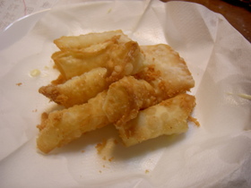 サクッ！ウマッ！餃子の皮で簡単チーズ揚げ