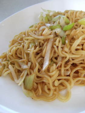 材料３つ！簡単すぎる☆生姜焼きそば