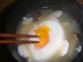 落としたまご入り味噌汁