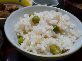 グリーンピースご飯