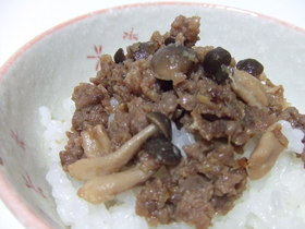 生姜香る✿ฺレンジで簡単きのこ入りそぼろ