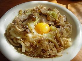 超～！美味しい！　月見焼きうどん。