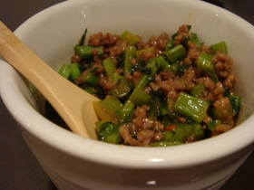 大根の葉とひき肉でごはんもりもり食べれる