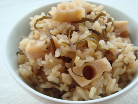 炊飯器一つで☆ホクホク蓮根炊き込みご飯