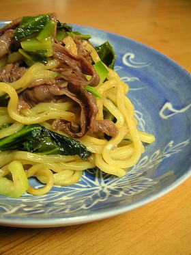 青菜と牛肉の簡単焼きそば