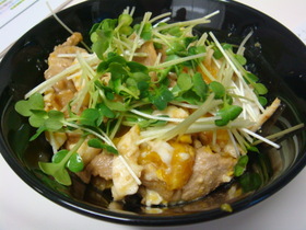 簡単♪豚肉とゆでたまごのマヨネーズ炒め