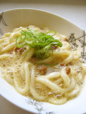 お皿１つで簡単！納豆たまごうどん