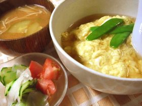 簡単&節約!牛乳入りふわふわ玉子丼♪