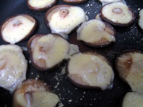 フライパンでＯＫ！しいたけのチーズ焼き