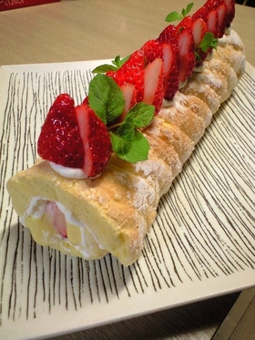 いちごのビスキュイロール