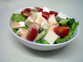 コロコロ豆腐のヘルシーサラダ