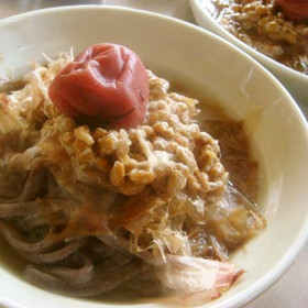 あったか〜い梅納豆蕎麦