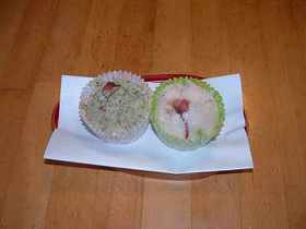 お花見には超簡単♪桜蒸パン&緑茶蒸パン