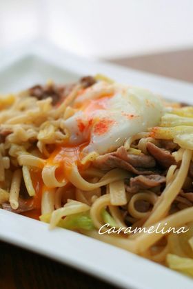 豚キャベツパスタの温玉のせ