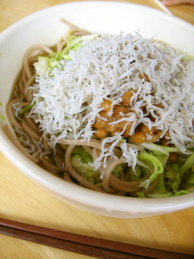 栄養たっぷり　納豆＆キャベツ＆しらすそば