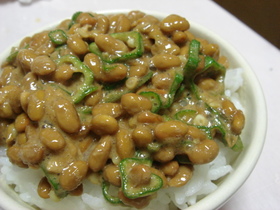 大葉にんにく醤油でオクラ納豆☆