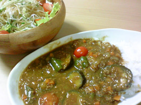 時間も手間もかからない夏野菜カレー
