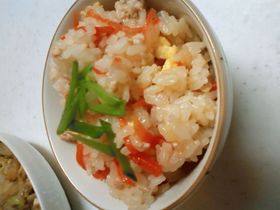 鶏そぼろ混ぜずし