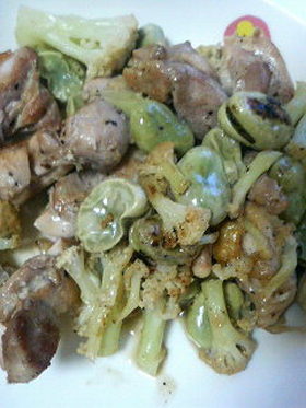 鶏肉とカリフラワーとそら豆のワイン蒸し