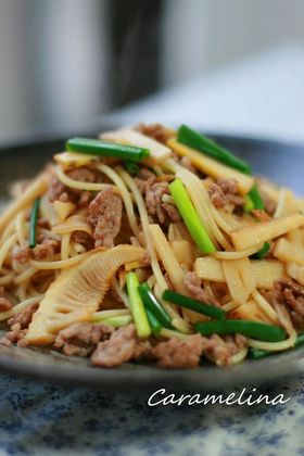 たけのことひき肉の醤油味パスタ