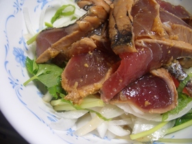 新玉ねぎとカツオのサラダ風