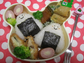 顔付き三角おにぎり【キャラ弁】