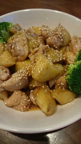 新じゃがと鶏のピリ辛オイスター炒め煮