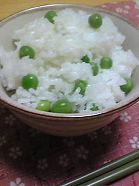 緑がきれいな豆ご飯