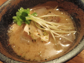 こんにゃく、ごぼう、豆腐の味噌汁