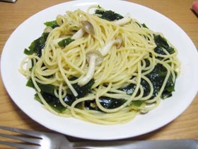 ペペロンチーノ風ワカメパスタ