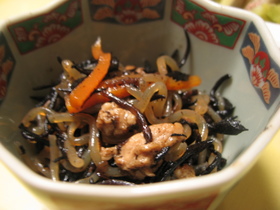 やっぱり和食が一番！ひじきの煮物
