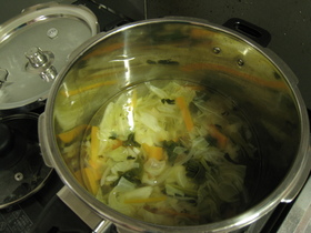 離乳食❀野菜スープは圧力鍋で。