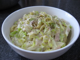 市販のホワイトソースでクリームパスタ♪
