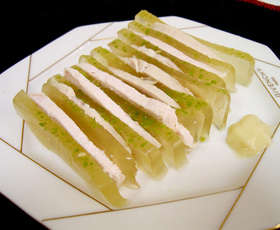 レンジ蒸し鶏と柚子胡椒ゼリーのサラダ
