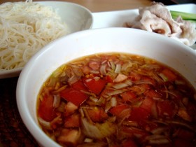 食欲増進！ぴりっと辛いサルサ風素麺つゆ