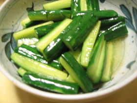 簡単！ごま油と塩できゅうりがうまい！